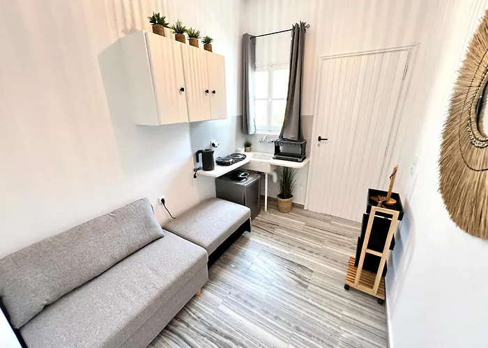 Aeolian Blu 9 * Parikia (Paros)